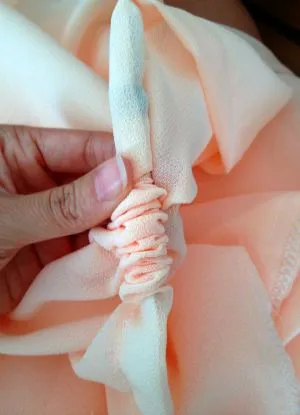 Ruha chiffon kezük