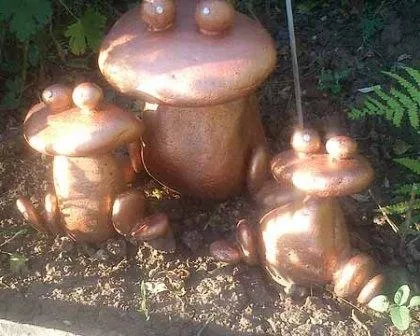 Kőből készült kezüket fotó házak és kertek