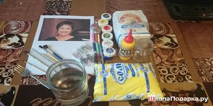 Ajándék nagymama a kezüket, hogyan kérjük imádott nagyi