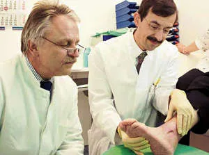 alsó végtagok polineuropátia (szenzoros, axonális) tünetek és a kezelés szerek és (polineuropátia alsó végtagi szenzoros axonok tünet kezelésére szolgáló gyógyszer cukorbetegeknek népi orvosság algokolnaya formában) alsó végtagok polineuropátia (szenzoros, axonális) tünetek és a kezelés a kábítószer és