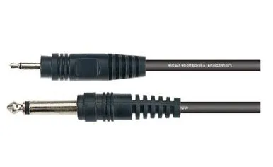 Elektromos csatlakozás egy számítógéphez (elektromos) Csatlakozó egy elektromos gitár és a számítógép