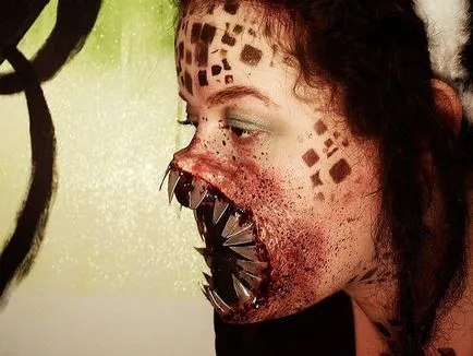 Próbálja újra nagyon jól, sok ötletet smink Halloween sminkesek és a hétköznapi lányok (fotó) (smink) Próbálja újra nagyon jól, sok ötletet smink Halloween sminkesek és a hétköznapi lányok (fotó)