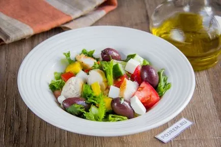 Egy egyszerű recept egy görög saláta csirkével - a klasszikus recept - lépésről lépésre recept fénykép