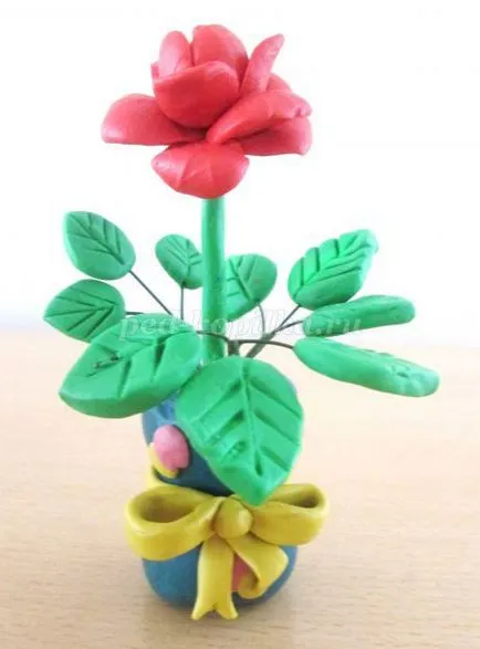 Rose agyagból kezük