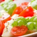 Saláta paradicsom, sajt és fokhagyma cseresznye receptek fetaksoy, feta