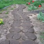 Kerti utak egy fa (35 fotó), táblák, kő, beton és műanyag burkolatot a kezével, a (kő) Kerti utak egy fa (35 fotó), táblák, kő, beton és műanyag burkolatot a kezével, amit