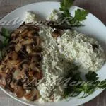 Saláta csirkével és gombával rétegek, a recept egy fotót