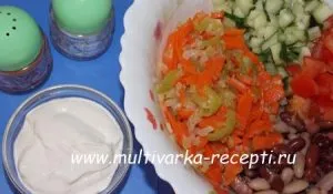Saláta paradicsom gombával és sajttal
