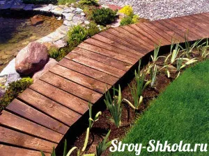 Kerti utak egy fa kezével fotók és videók! (Garden) Kerti utak egy fa kezével fotók és videók!