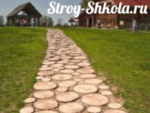 Kerti utak egy fa kezével fotók és videók! (A) Kerti utak egy fa kezével fotók és videók!