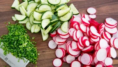 Saláták retek - 10 recept fotókkal (zöld apróra vágott) Saláták retek - 10 recept fotókkal