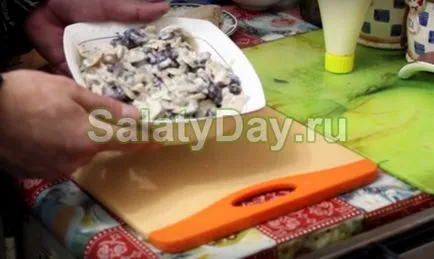 Csirke saláta gombával - ízletes és alkalmasak arra, hogy minden diéta recept fotókkal és videó
