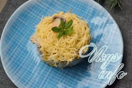 Saláta csirkével és konzerv gombát recept egy fotó