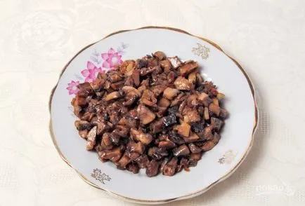 Saláta csirkével és gombával rétegek - lépésről lépésre recept fotó (recept) Saláta csirkével és gombával rétegek - lépésről lépésre recept fotók