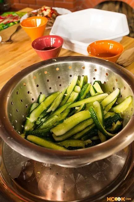 Koreai saláta uborka és a hús - egy lépésről lépésre recept fotók (saláta hús és uborka) Koreai saláta uborka és a hús - lépésről lépésre recept fotók