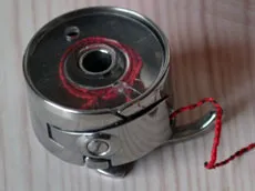 Varrógép, hogyan kell kitölteni a szál varrógép (varrógép) Varrógép, hogyan kell kitölteni a szál varrógép