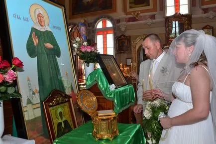Erőteljes ima Matrona Moszkva segítséget a család - az imákat a válás, és mentse a család (Moszkva) Erőteljes ima Matrona Moszkva segítséget a család - az imák a válás és a család megőrzése