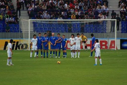 A szabad rúgás futball (a tizenhatos) A szabadrúgás Football