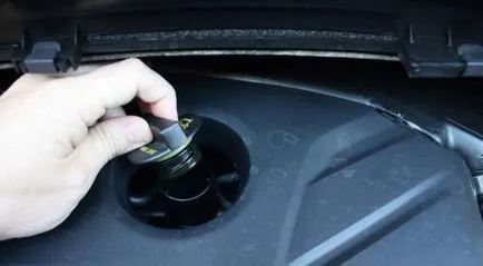 Hogyan kell kitölteni az olaj a motorban tippeket és javaslatokat (kitölteni) Hogyan kell kitölteni az olaj a motorban tippek és trükkök