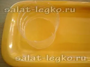 Réteges saláta gomba, sajt és paradicsom