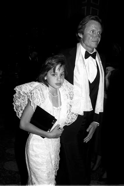 A stílus Angelina Jolie és az ő fényképet divatos ruhák és jelmezek 1986-tól