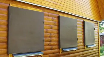 Redőnyök az ablakokon