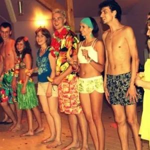 Forgatókönyv Hawaii party, kellék, menük, jelmezek, képek és videó