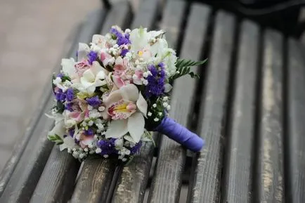 Esküvői csokor orchidea kombinációban más színek