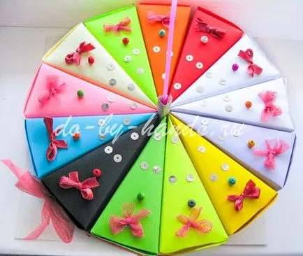 Cake papírból a kívánságait a saját kezét