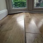 Szóló, a laminált padló egyenetlen - módon bázis összehangolás (durva) Fektetése a laminátumot az egyenetlen padlón - bázis összehangolás módszerek