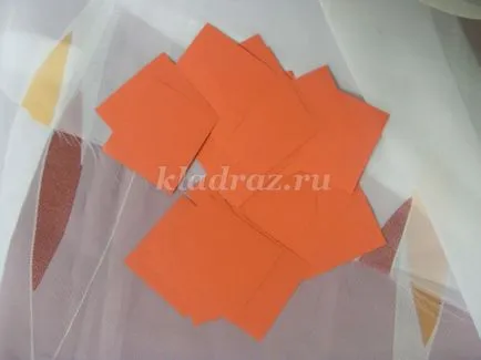 Fali virággal papírból kezeddel (a falon) Fali virággal papírból saját kezűleg