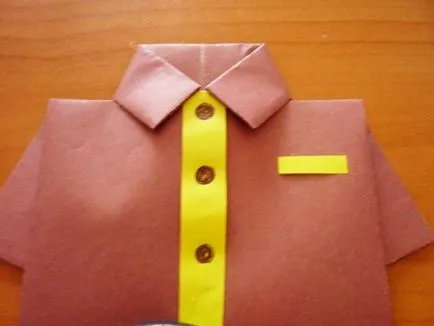 Csomagolás ajándék formájában ing