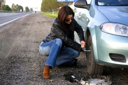 Hogyan változtassuk meg a kereket egy autó Hogyan változtassuk meg a kereket egy autó