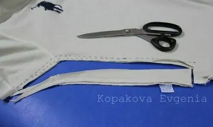 Varrjuk férfi póló kezével