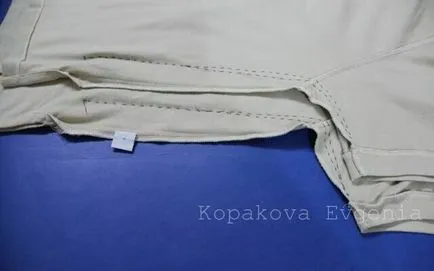 Varrjuk férfi póló kezével