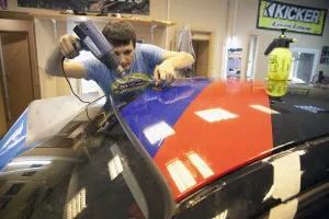 Vinyl matrica autó - fotó és videó a gyártás és a ragasztás