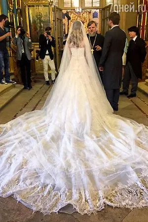 Bride Wars 2015 kiválasztani a legjobb esküvői ruha (ruha) Bride Wars 2015 kiválasztani a legjobb esküvői ruha