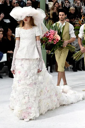 Bride Wars 2015 kiválasztani a legjobb esküvői ruha (ez volt egy méter selyem) Bride Wars 2015 kiválasztani a legjobb esküvői ruha
