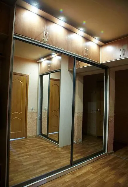 Beépített szekrény egy modern lakás - 19 képek (kupé) Beépített szekrény toló egy modern lakás - 19 képek