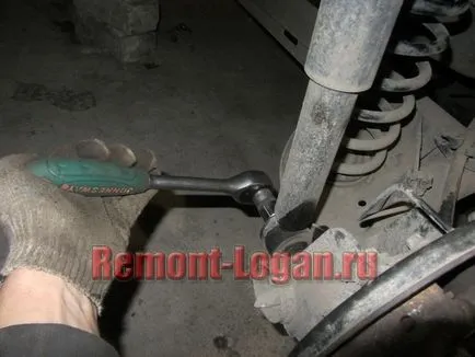A hátsó lengéscsillapítók (rugóstagok), javítás Reno Logan (állványok) A hátsó lengéscsillapítók (rugóstagok), javítás Reno Logan