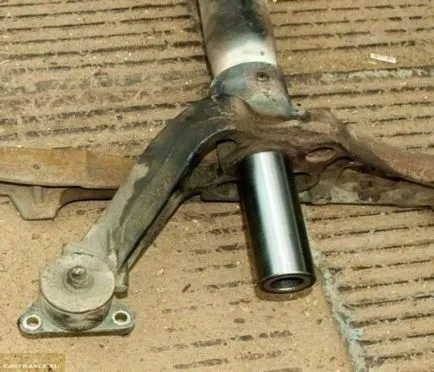 Cseréje hátsó gerenda ujjak Peugeot 206 kezük (gerendák) Cseréje hátsó gerenda ujjak Peugeot 206 kezük