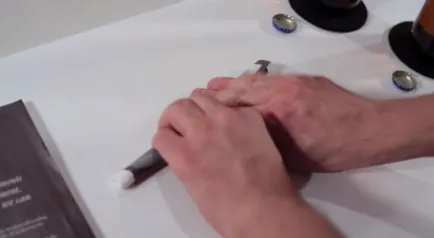 Hogyan kell megnyitni egy sört nélkül
