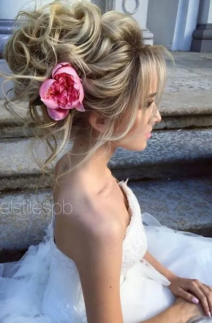 Klasszikus esküvői frizura
