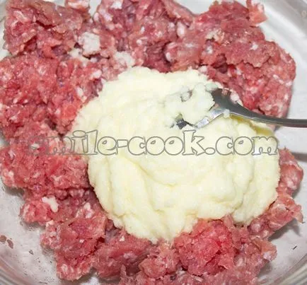 Hogyan megsütjük a pogácsákat a multivarka Hogyan megsütjük a pogácsákat a multivarka