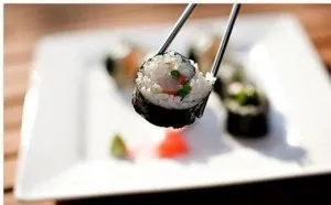 Hogyan enni sushi pálcika