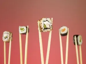 Hogyan enni sushi pálcika