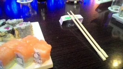 Hogyan enni sushi pálcika