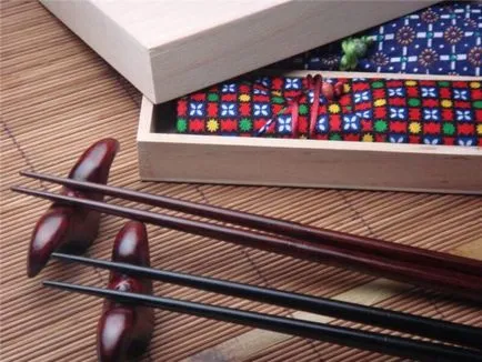 Hogyan enni pálcikával sushi