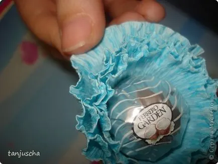 Kosarak édesség kezével Kosarak édesség kezével