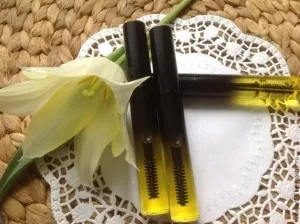 Hogyan készítsünk egy hosszabb és vastagabb szempillák